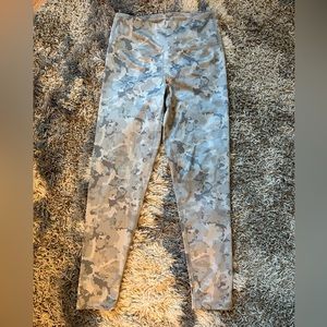 Kyodan Size Small Gray Camo Workout Leggings
